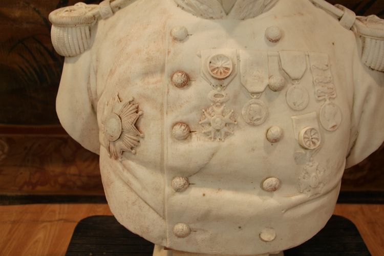 grande busto di generale in marmo di Carrara, firmato D.Trentacoste 1873