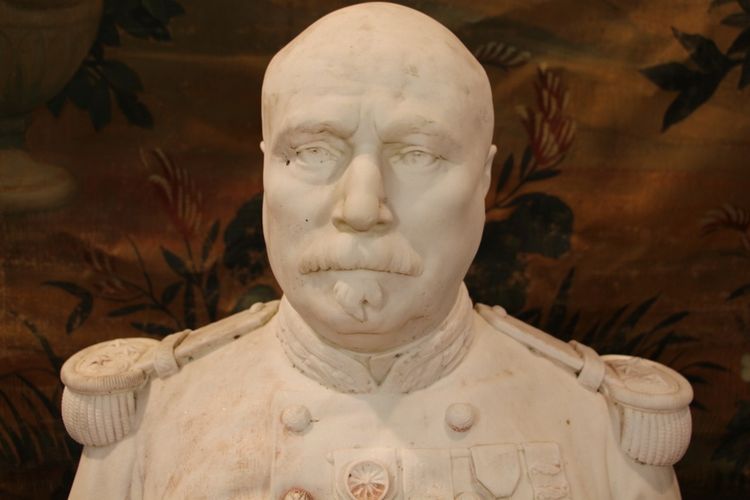 grande busto di generale in marmo di Carrara, firmato D.Trentacoste 1873