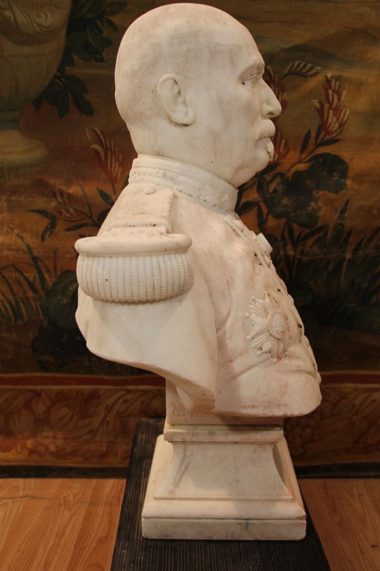 grande busto di generale in marmo di Carrara, firmato D.Trentacoste 1873