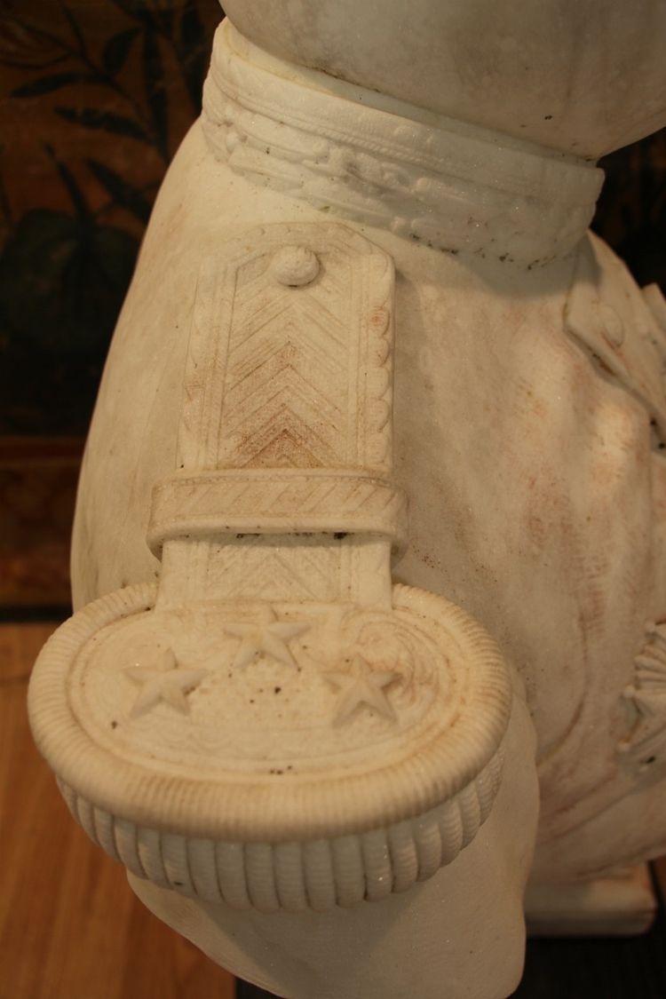grande busto di generale in marmo di Carrara, firmato D.Trentacoste 1873