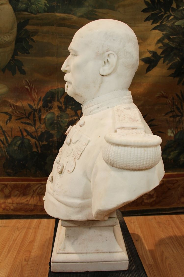 grande busto di generale in marmo di Carrara, firmato D.Trentacoste 1873