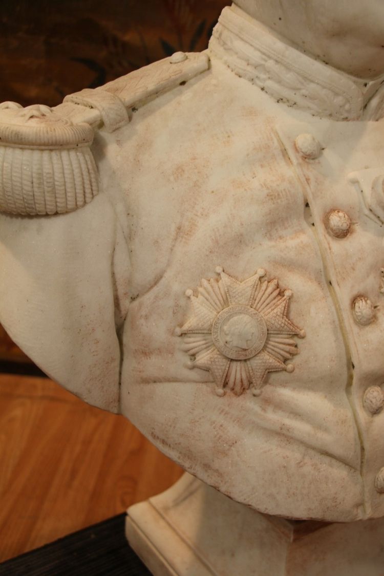 grande busto di generale in marmo di Carrara, firmato D.Trentacoste 1873