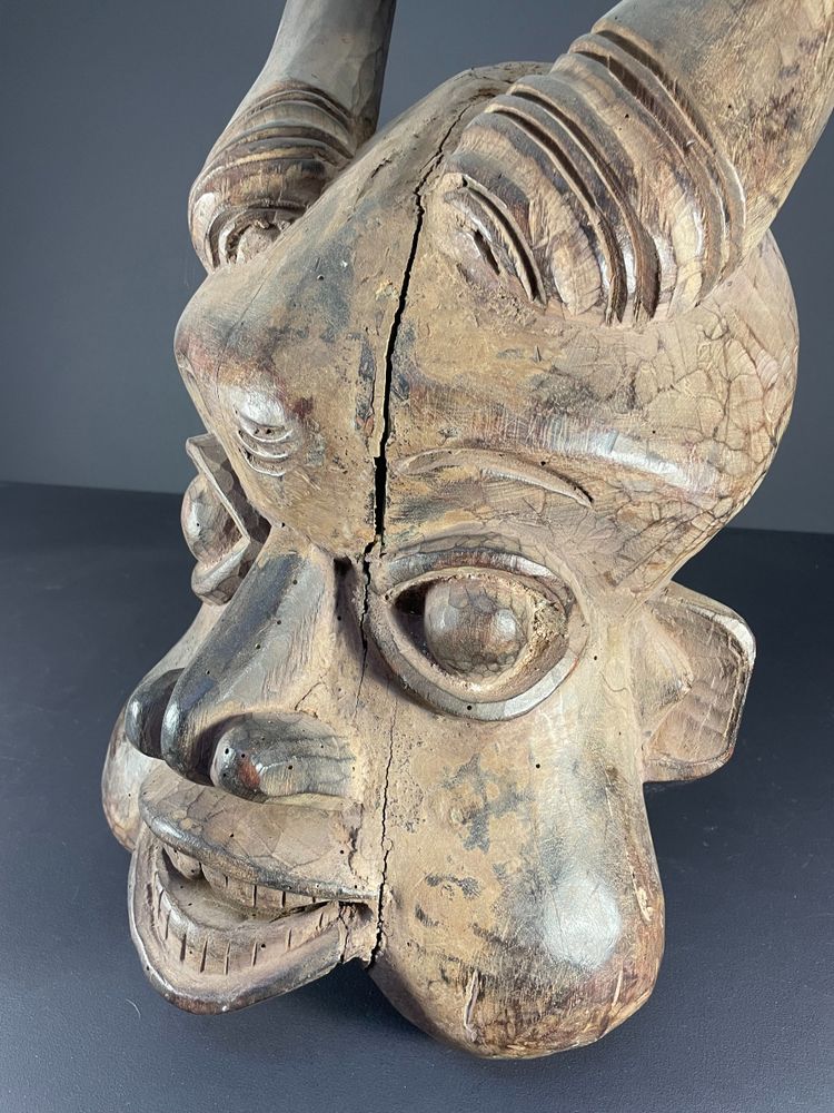 Camerou, Peuple Bamiléké, Région de Baleng, masque Heaume, première moitié du XXème siècle.