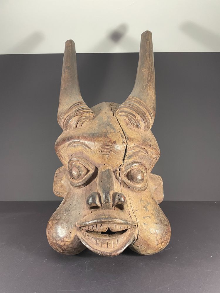 Camerou, Peuple Bamiléké, Région de Baleng, masque Heaume, première moitié du XXème siècle.
