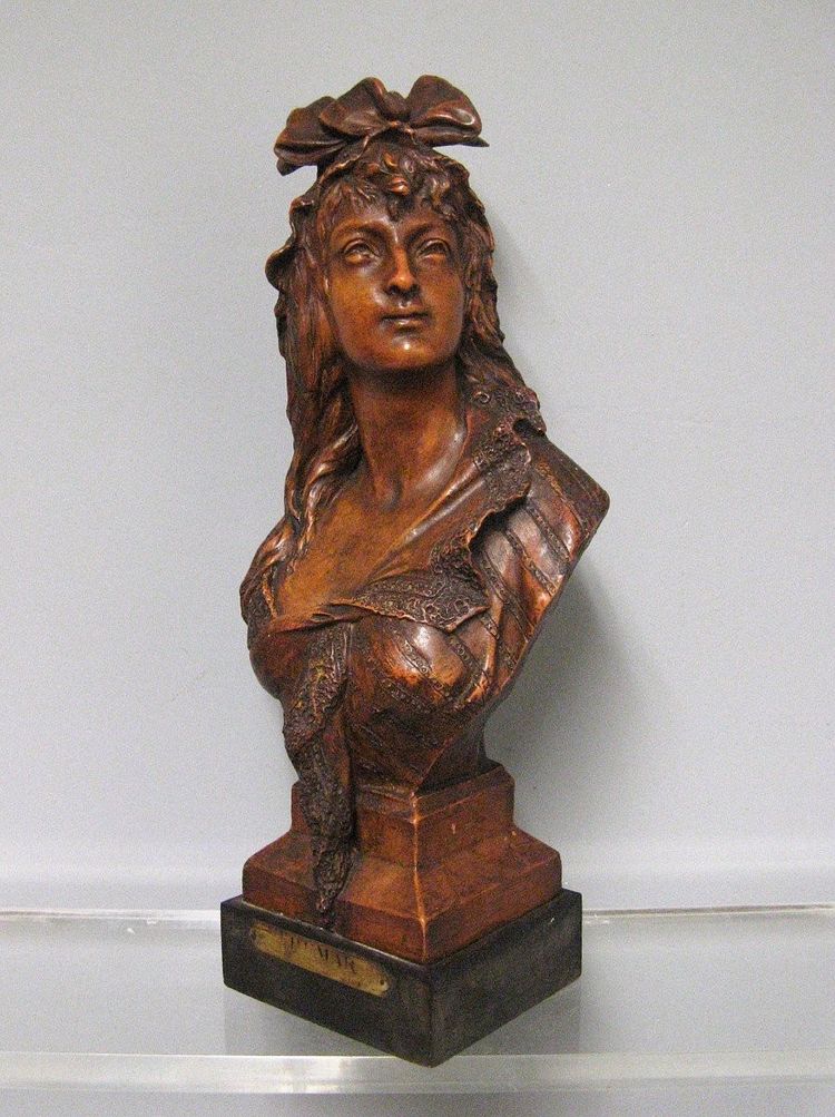 Buste Art Nouveau De Jeune Femme En Terre Cuite Vers 1900. 