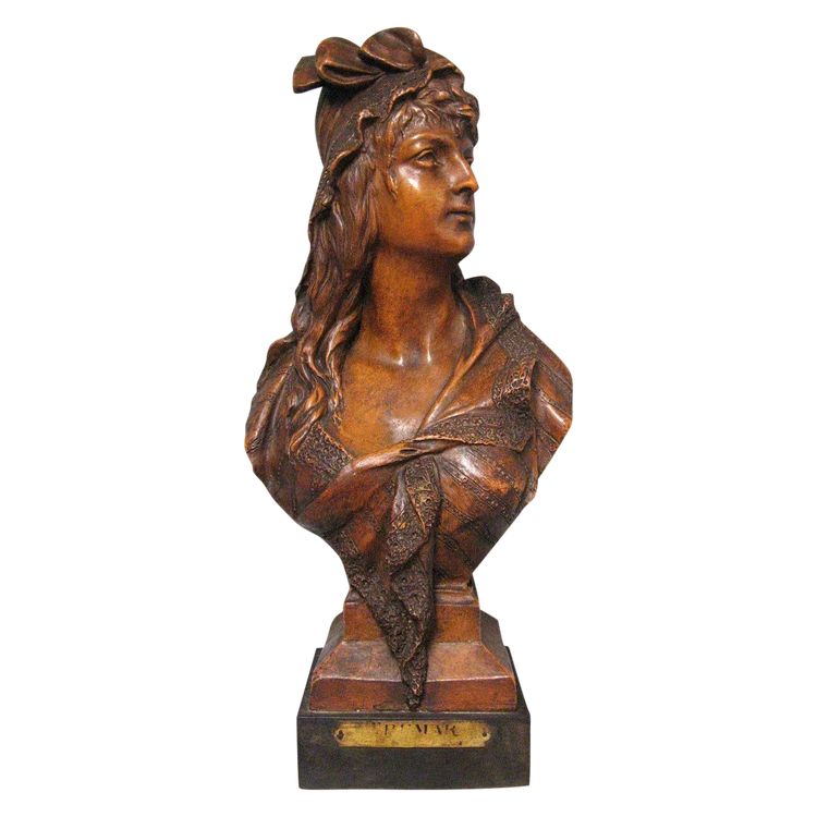 Buste Art Nouveau De Jeune Femme En Terre Cuite Vers 1900. 