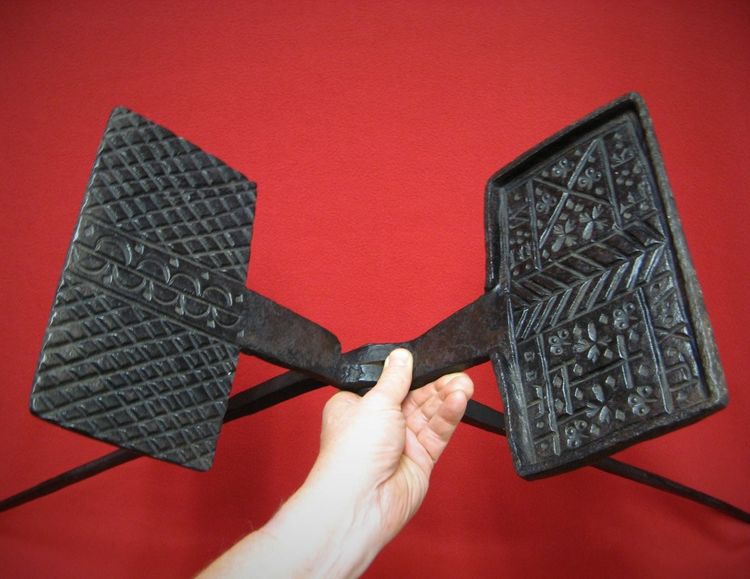 Moule à Oublies De Mariage. 18th Century Wrought Iron Waffle Maker.