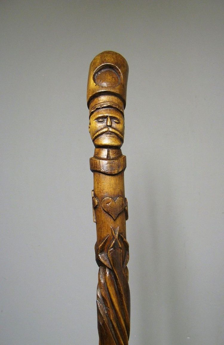 Canne d'Art Populaire En Bois Sculpté.