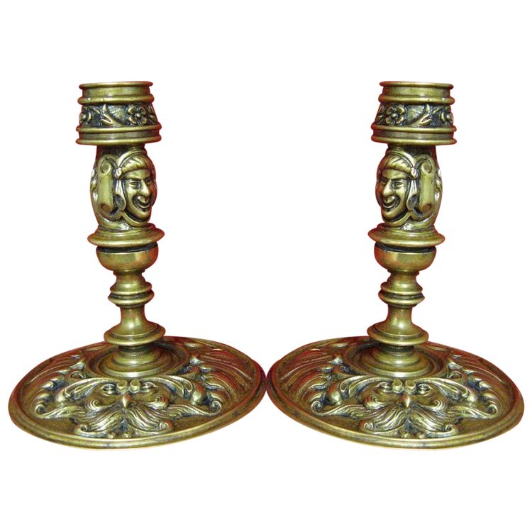 Pair De Bougeoirs En Bronze à Mascaron Et Fleur De Lys. Neo Gothic 19th century.