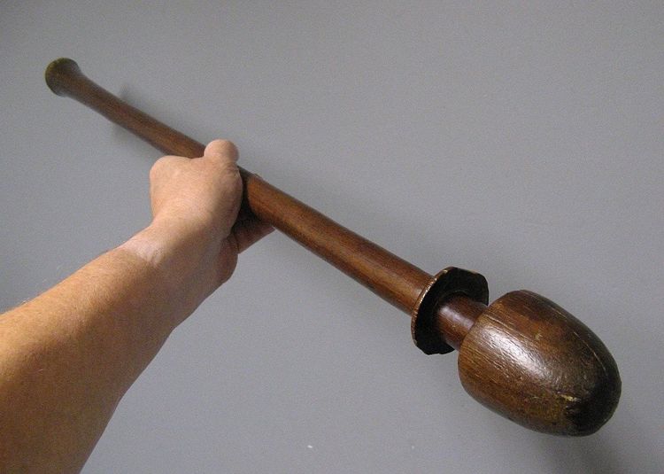 Phallische Keulen. Rätsel der Kanak. Neukaledonien.