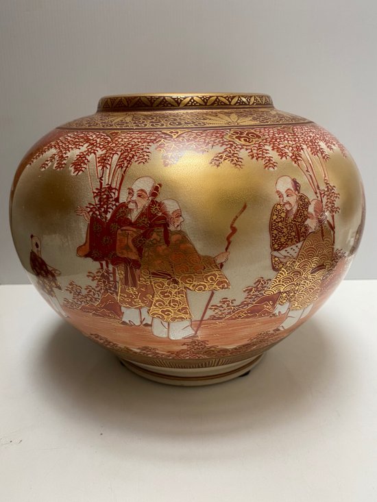SATZUMA EARTHENWARE VASE FROM JAPAN