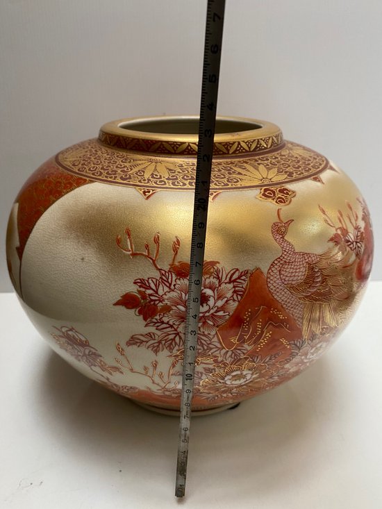 SATZUMA EARTHENWARE VASE FROM JAPAN