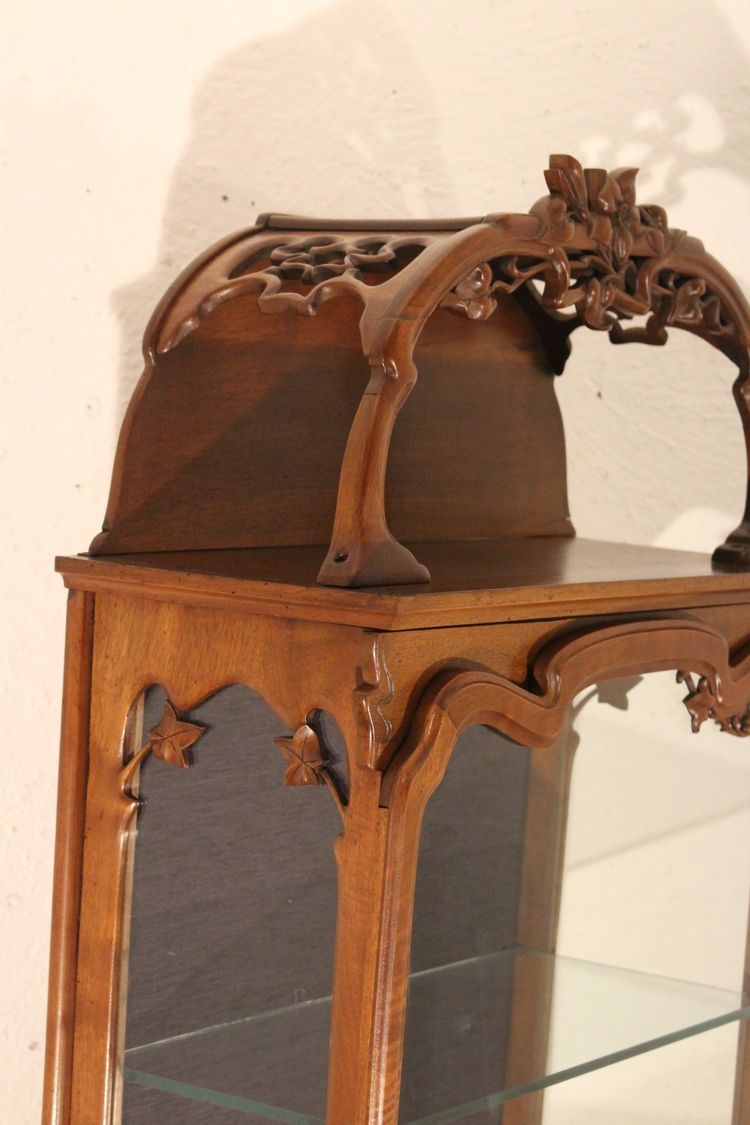  Art Nouveau showcase