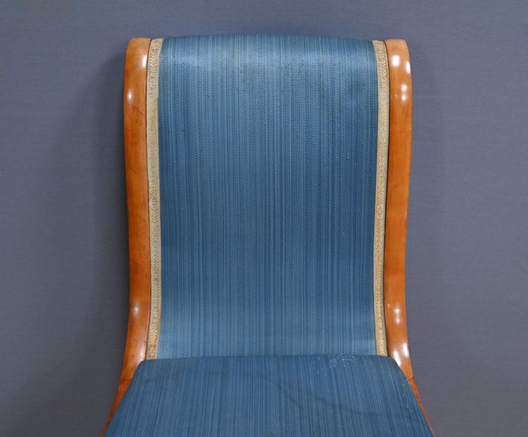 Suite de 6 Chaises en Erable et Merisier, style Charles X – Milieu XXe