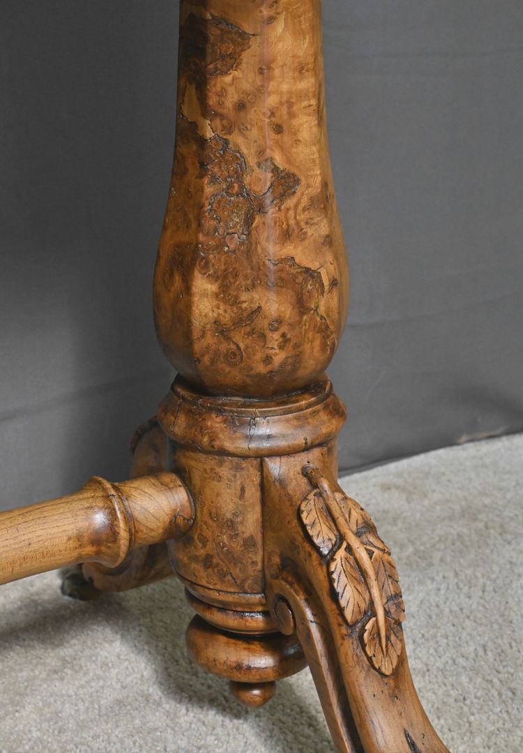 Scrivania vittoriana in radica di Amboyna, Inghilterra - Fine XIX secolo