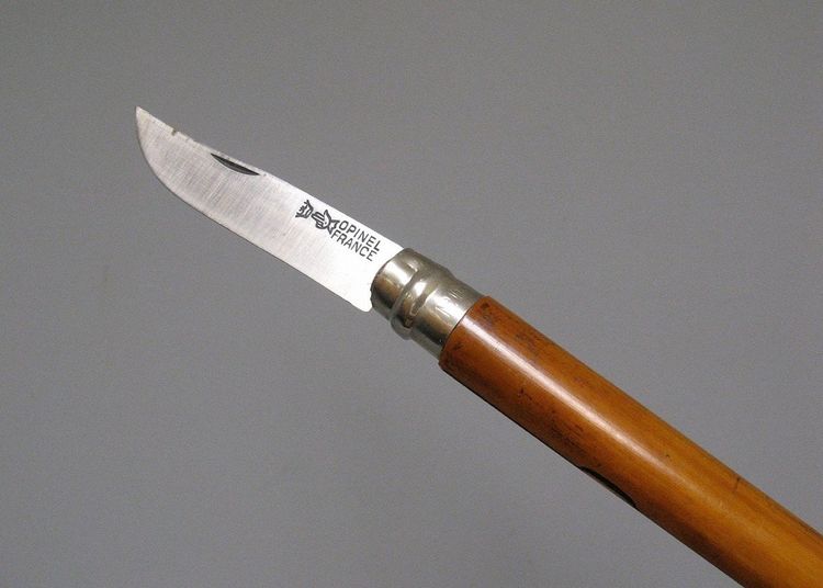 Canne à Système Avec Couteau Dépliant. Opinel.