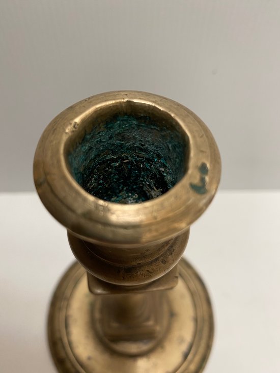 Kerzenhalter aus Bronze 15. Jahrhundert XVI. aus dem Südwesten...