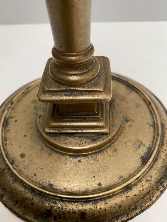 Kerzenhalter aus Bronze 15. Jahrhundert XVI. aus dem Südwesten...