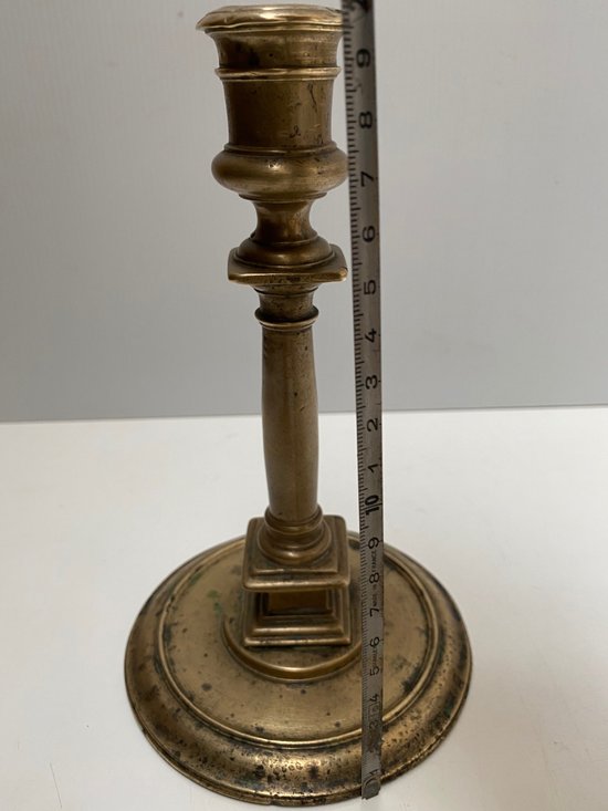 Kerzenhalter aus Bronze 15. Jahrhundert XVI. aus dem Südwesten...