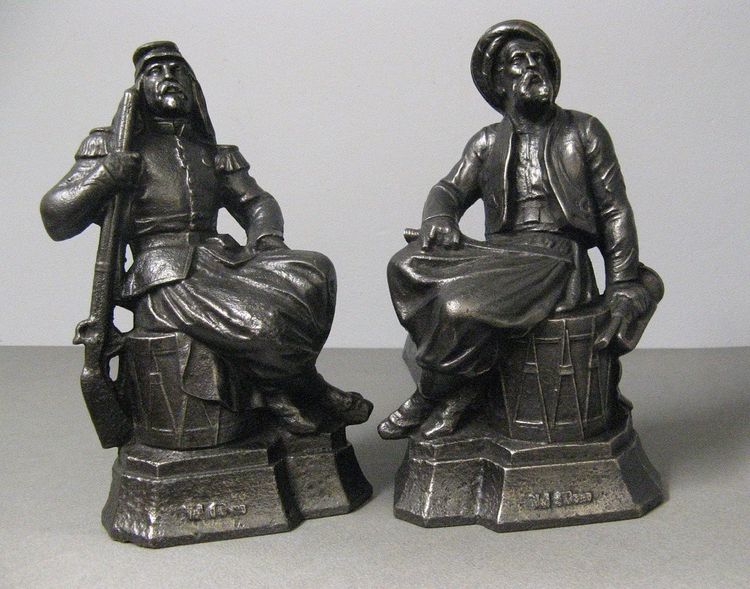 Pair De Chenets Aux Zouaves.