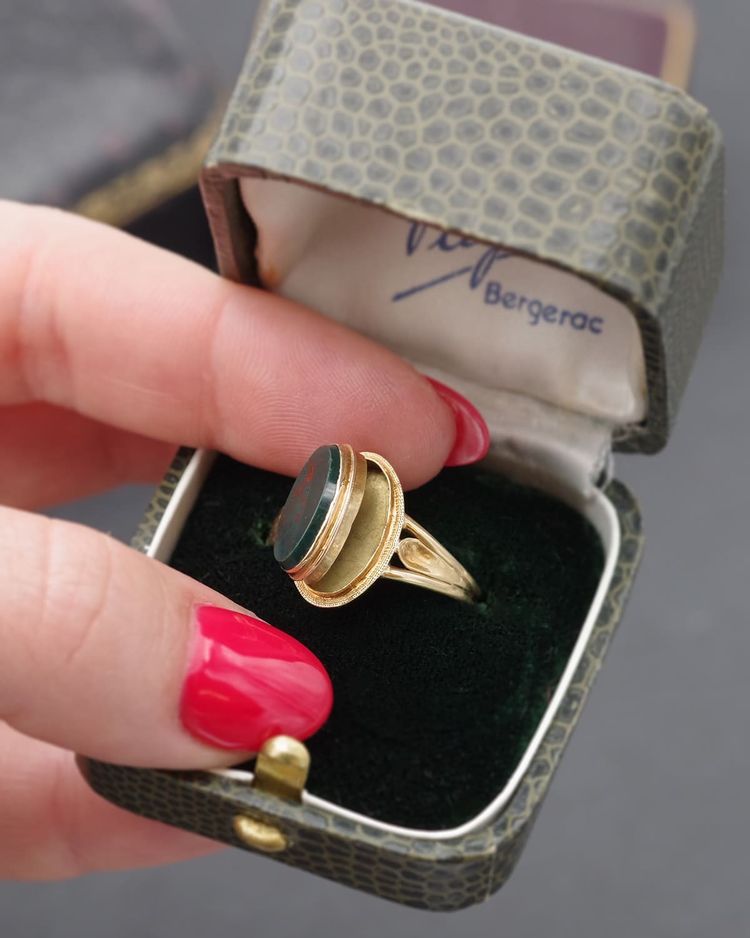 Anello in oro 18k in diaspro segreto, anello del veleno, anello francese, anello con sigillo