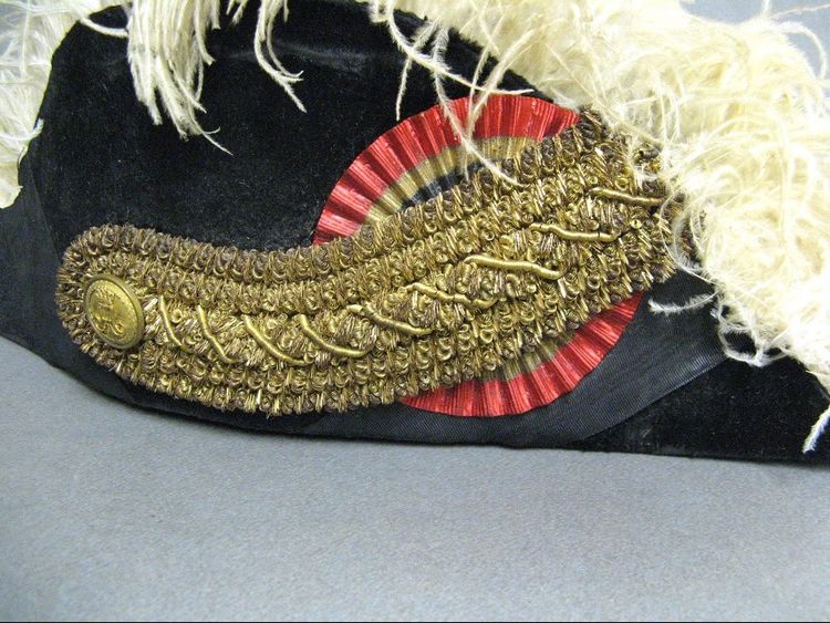 Einhorn, genannt "Hof", ist ein gezifferter Knopf unter der Krone von Adel und Königen.