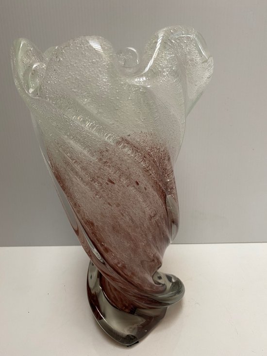 Vase aus mundgeblasenem Kristall mit eingearbeiteten Blasen, doppelschichtig