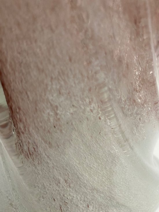 Vase aus mundgeblasenem Kristall mit eingearbeiteten Blasen, doppelschichtig