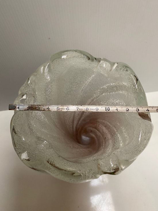 Vase aus mundgeblasenem Kristall mit eingearbeiteten Blasen, doppelschichtig