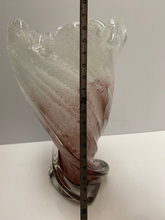 Vase aus mundgeblasenem Kristall mit eingearbeiteten Blasen, doppelschichtig