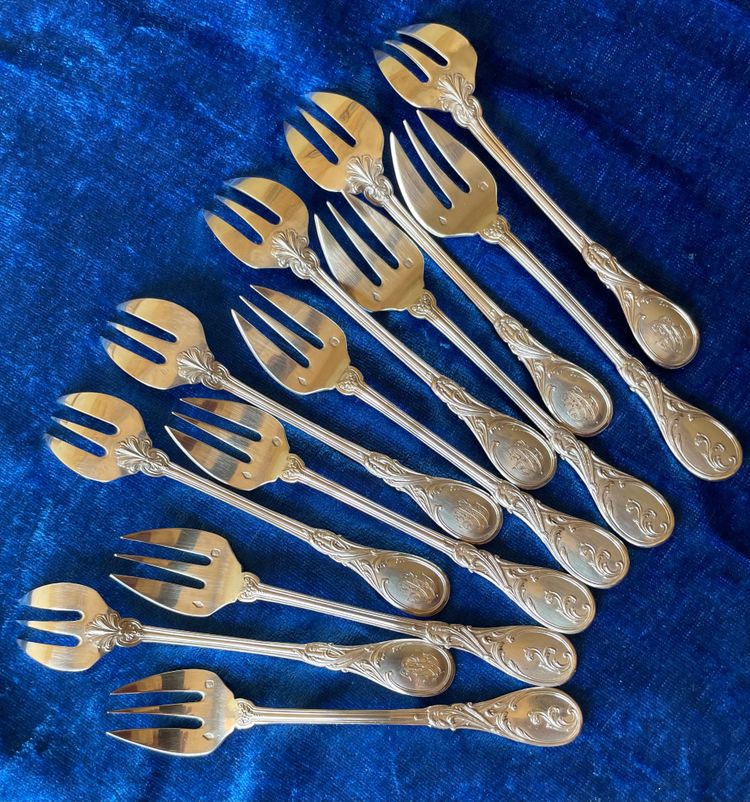 12 oyster forks.