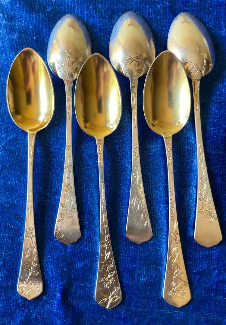 12 tea/coffee spoons.