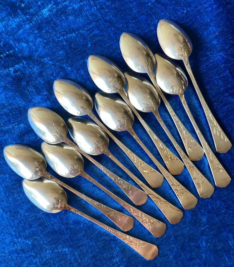 12 tea/coffee spoons.