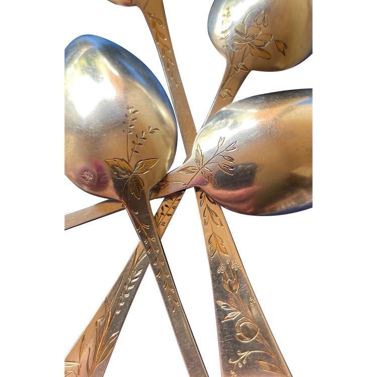12 tea/coffee spoons.
