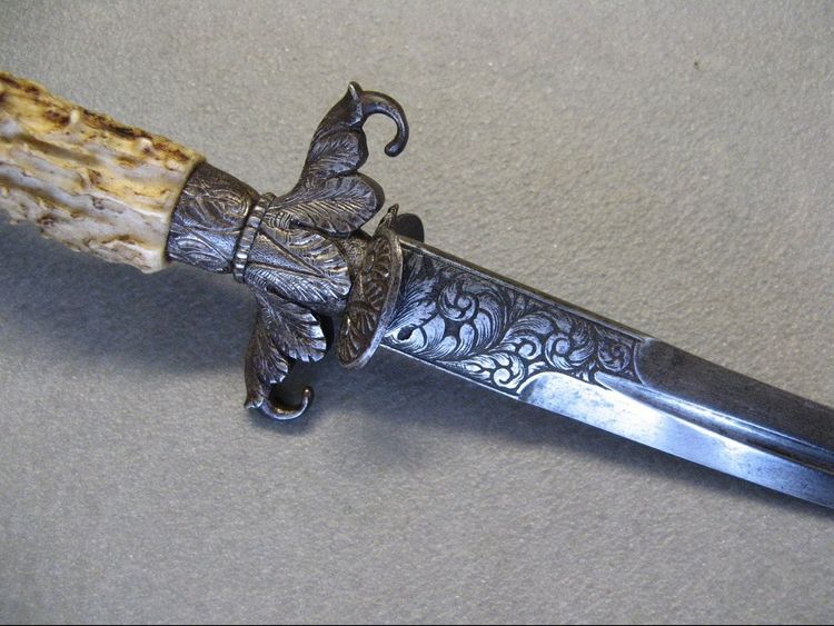 Hunting Dagger. 19th century hunting knife.