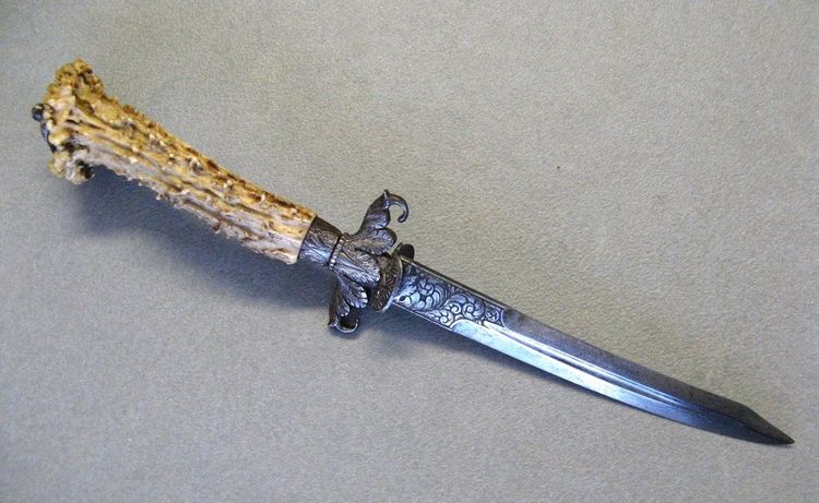 Hunting Dagger. 19th century hunting knife.