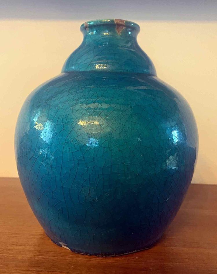 Antico vaso islamico mediorientale in smalto blu screziato