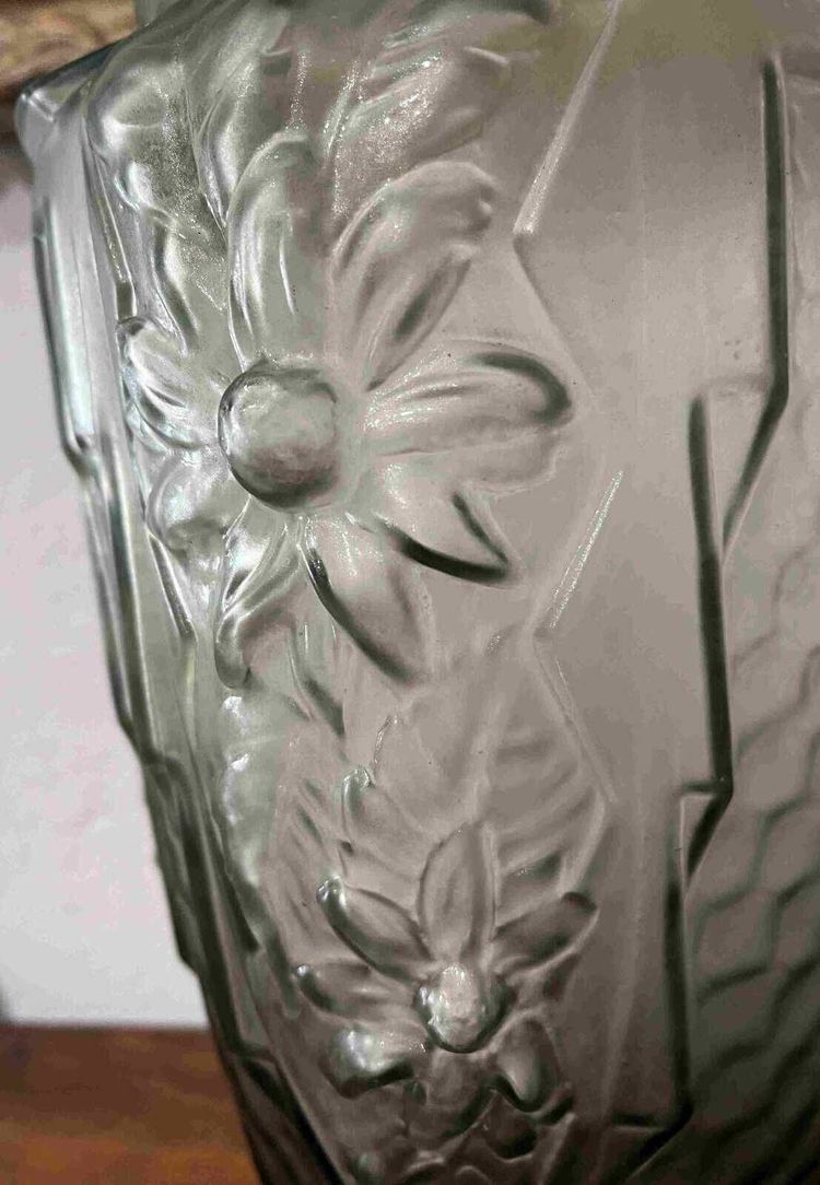 Art Nouveau / Art Deco vase circa 1920 in the taste of Legras Lalique