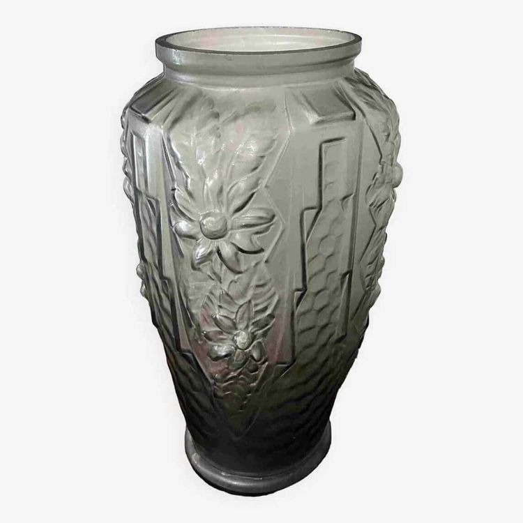 Art Nouveau / Art Deco vase circa 1920 in the taste of Legras Lalique