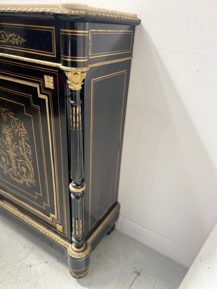 Armadio a un'anta di Napoleone III in legno nero e intarsio di ottone XIX secolo