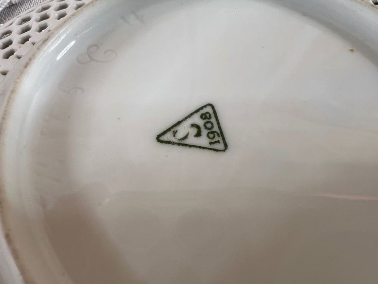 Openwork white porcelain cup and saucer - Manufacture de Sèvres, dated 1908