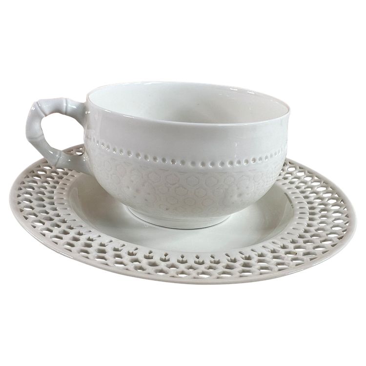 Openwork white porcelain cup and saucer - Manufacture de Sèvres, dated 1908