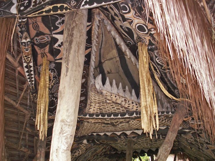 Figure Minja, sculpture, tribal art, Papua New Guinea, Oceanian art, Oceania, 146 x 21 cm