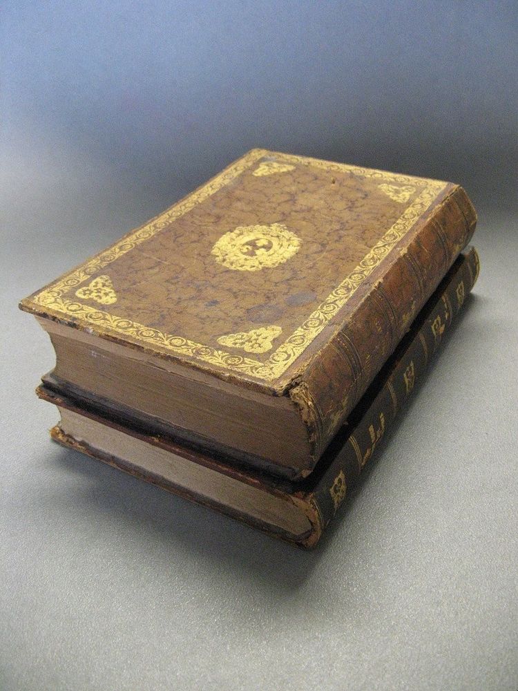 Libro segreto con spilla Revolver tipo Lefaucheux XIXe.
