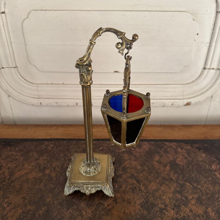Lampe veilleuse en bronze et verres multicolores Restauration XIXe