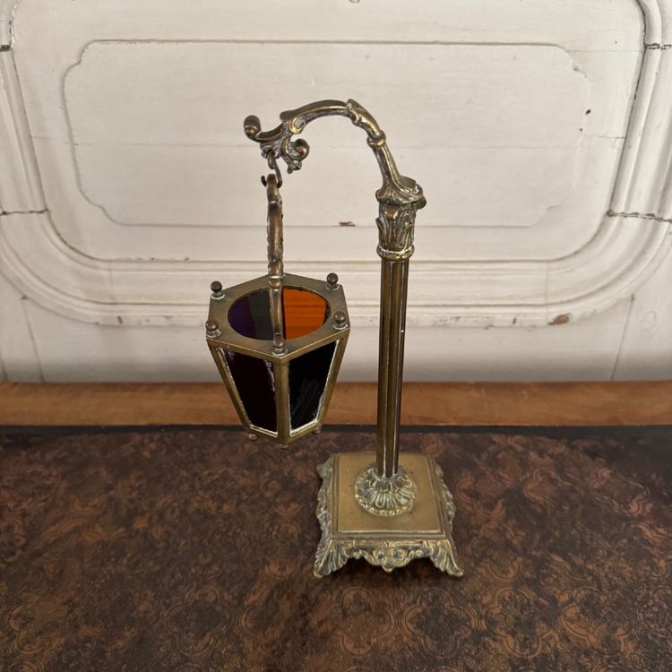 Lampe veilleuse en bronze et verres multicolores Restauration XIXe