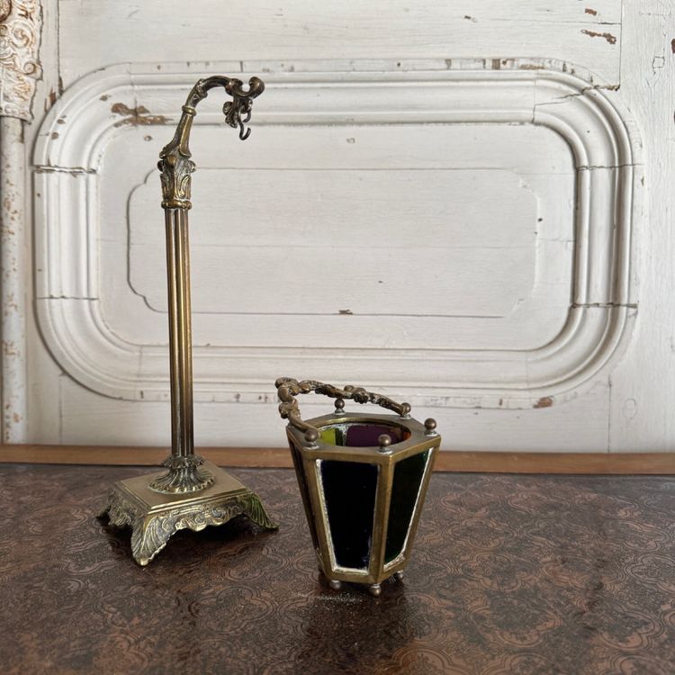 Lampe veilleuse en bronze et verres multicolores Restauration XIXe