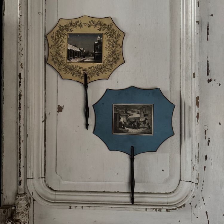 Coppia di paraventi di carta bifacciali con incisione di Napoleone III