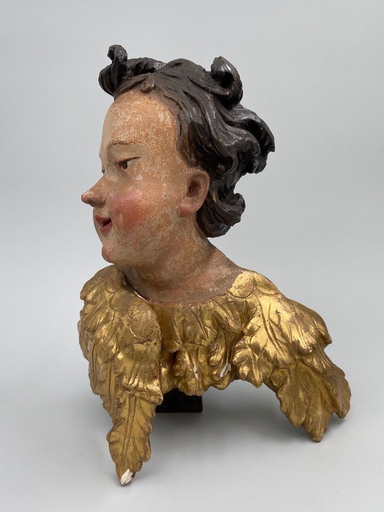Head of a cherub in carved polychrome and gilded wood, 17th century, entourage of Ignaz Günther