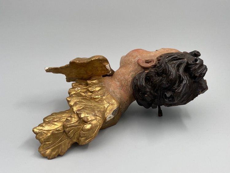 Head of a cherub in carved polychrome and gilded wood, 17th century, entourage of Ignaz Günther